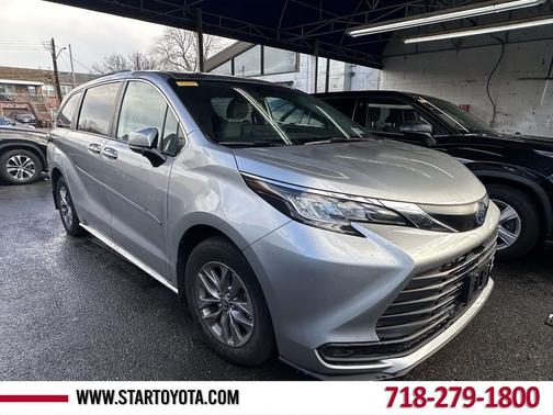 2023 Toyota Sienna LE