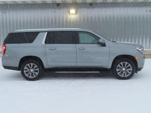 2024 Chevrolet Suburban LT