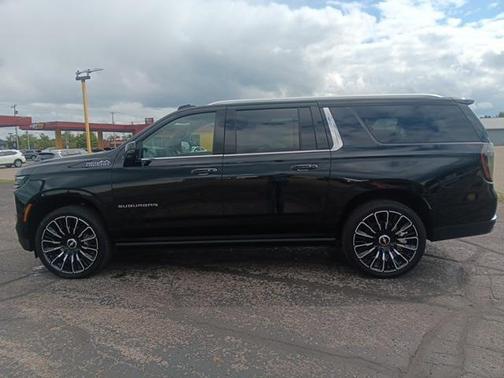 2025 Chevrolet Suburban 4WD High Country