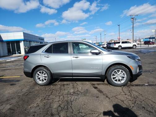 Sterling Gray Metallic 2024 Chevrolet Equinox 1LT
