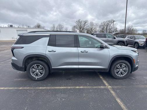 Sterling Gray Metallic 2025 Chevrolet Traverse LT