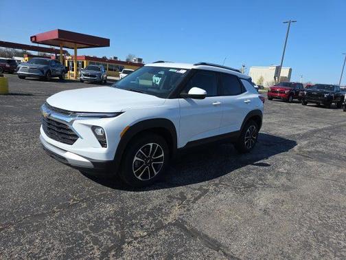 Summit White 2026 Chevrolet Trailblazer LT