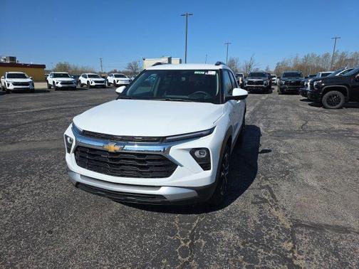 Summit White 2026 Chevrolet Trailblazer LT