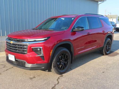 Radiant Red Tintcoat 2025 Chevrolet Traverse LT