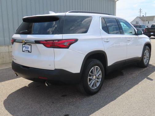 Iridescent Pearl Tricoat 2023 Chevrolet Traverse LT Leather