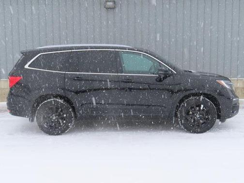 2022 Honda Pilot AWD Black Edition