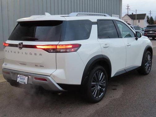 2024 Nissan Pathfinder SL