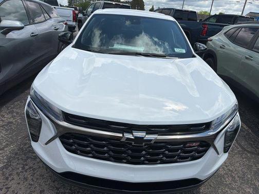 Summit White 2026 Chevrolet Trax FWD 1RS