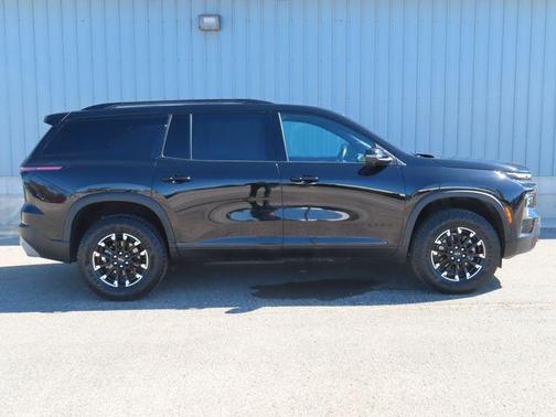 Mosaic Black Metallic 2025 Chevrolet Traverse AWD Z71