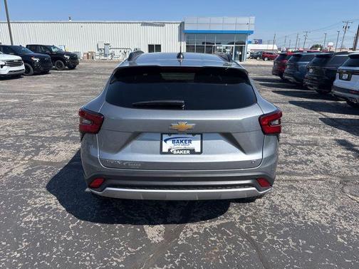 Sterling Gray Metallic 2026 Chevrolet Trax LT