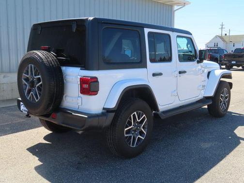Bright White Clearcoat 2024 Jeep Wrangler 4-Door Sahara