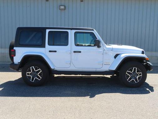 Bright White Clearcoat 2024 Jeep Wrangler 4-Door Sahara