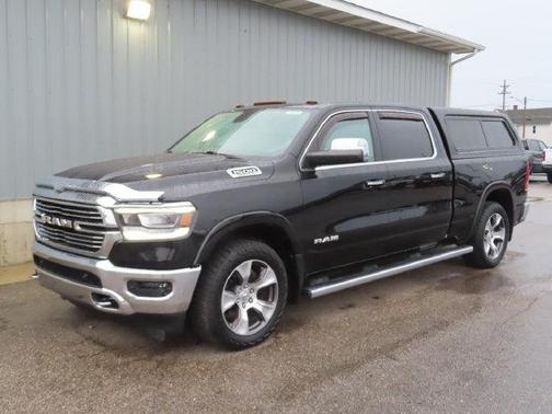 Diamond Black Crystal Pearlcoat 2019 RAM 1500 Laramie