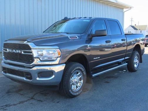 2022 RAM 2500 Tradesman Crew Cab 4x4 6'4' Box