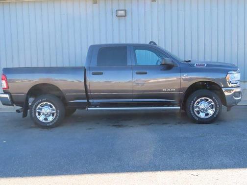 2022 RAM 2500 Tradesman Crew Cab 4x4 6'4' Box