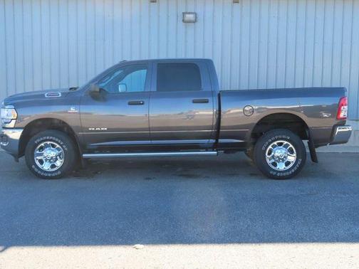 2022 RAM 2500 Tradesman Crew Cab 4x4 6'4' Box