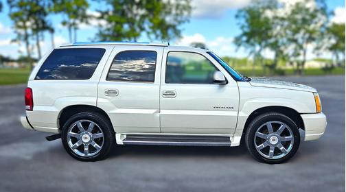 2005 Cadillac Escalade Base
