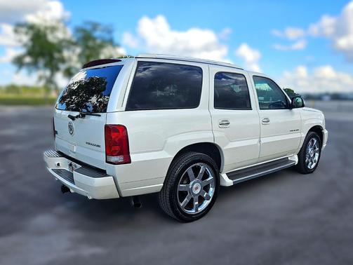 2005 Cadillac Escalade Base