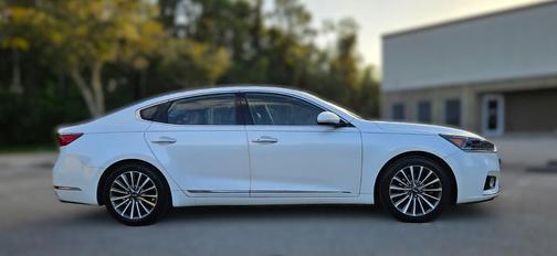 2017 Kia Cadenza Premium