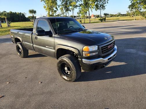2004 GMC Sierra 2500 Work Truck