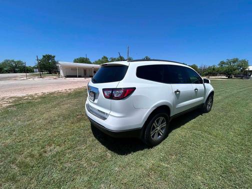 White 2016 Chevrolet Traverse 1LT