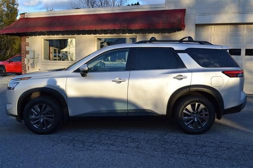 2022 Nissan Pathfinder SV 4WD