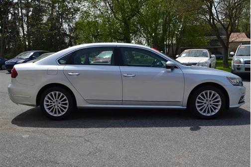 2017 Volkswagen Passat 1.8T SE