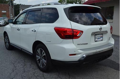 2018 Nissan Pathfinder SV