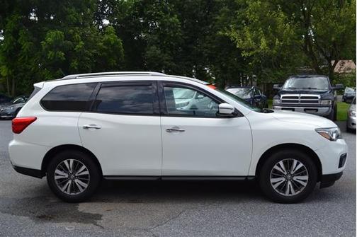 2018 Nissan Pathfinder SV