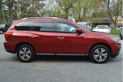 2017 Nissan Pathfinder SV