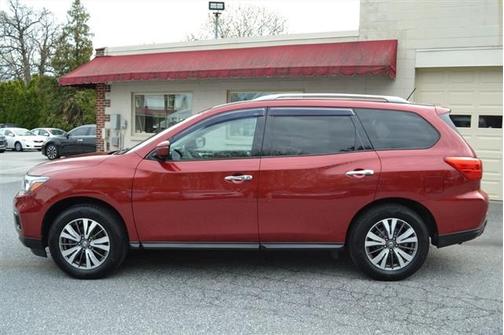 2017 Nissan Pathfinder SV