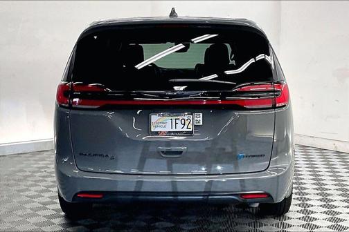 Ceramic Gray Clearcoat 2022 Chrysler Pacifica Hybrid Touring L