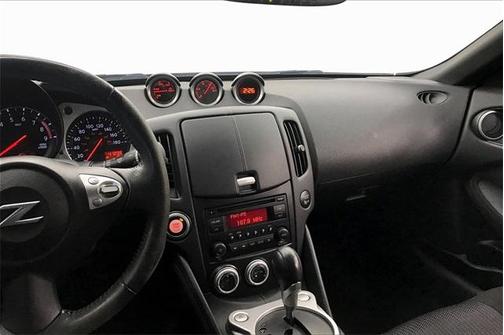 Photo 4 of 29 of 2016 Nissan 370Z Base