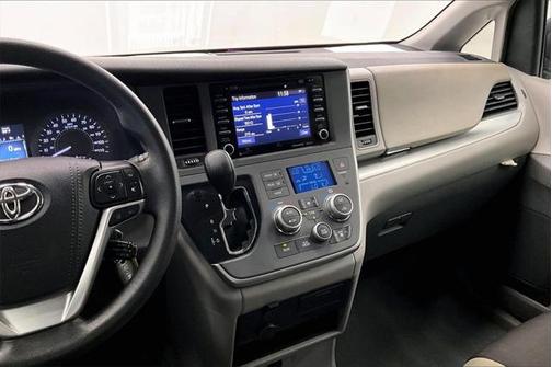 2020 Toyota Sienna LE