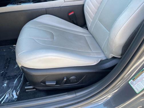 Ecotronic Gray 2023 Hyundai ELANTRA Limited