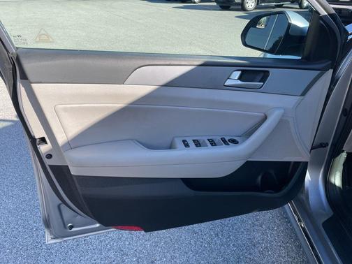 2016 Hyundai SONATA Hybrid SE