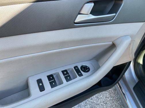 2016 Hyundai SONATA Hybrid SE