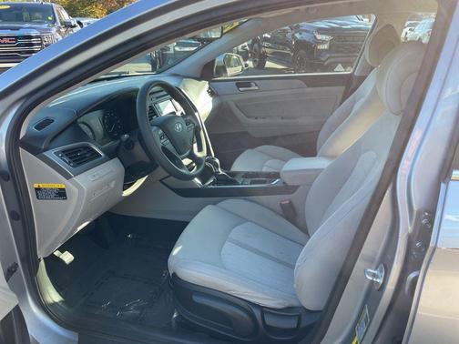 2016 Hyundai SONATA Hybrid SE