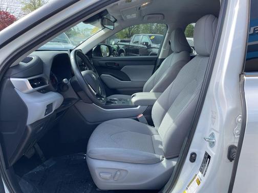 2021 Toyota Highlander LE