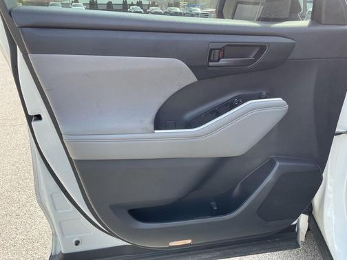 2021 Toyota Highlander LE