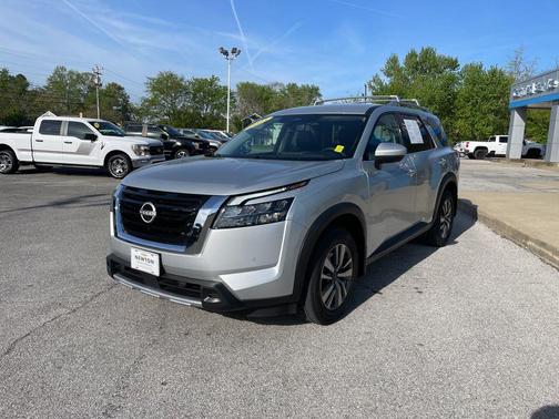 2025 Nissan Pathfinder SL 4WD