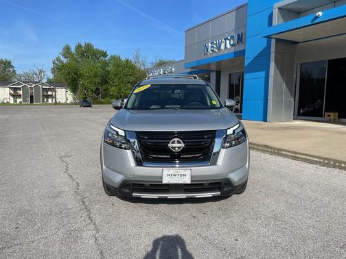 2025 Nissan Pathfinder SL 4WD