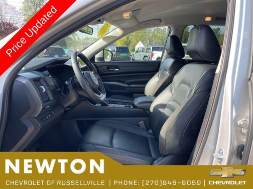 Brilliant Silver Metallic 2025 Nissan Pathfinder SL 4WD