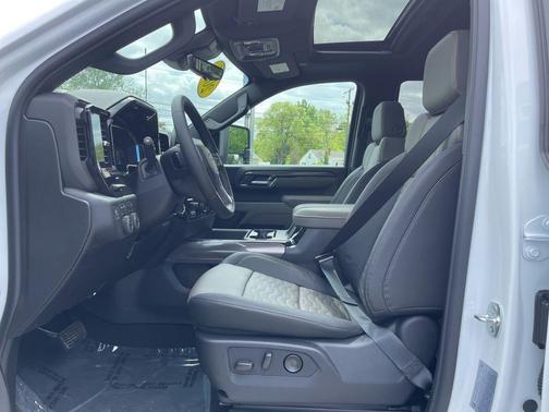 Summit White 2026 Chevrolet Silverado 2500 Crew Cab, Standard Bed, XR2, 4WD