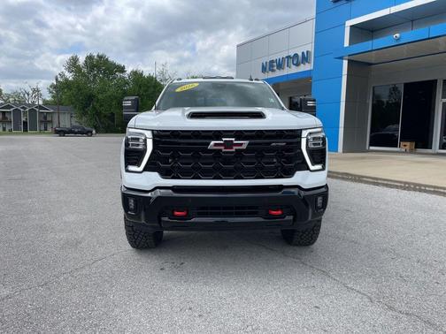 Summit White 2026 Chevrolet Silverado 2500 Crew Cab, Standard Bed, XR2, 4WD