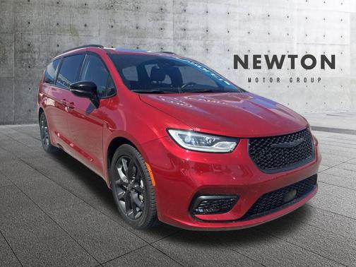 Red Hot Pearlcoat 2025 Chrysler Pacifica Limited