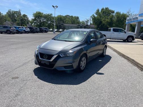 Gun Metallic 2020 Nissan Versa 1.6 S