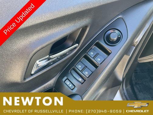 Summit White 2022 Chevrolet Trax LT