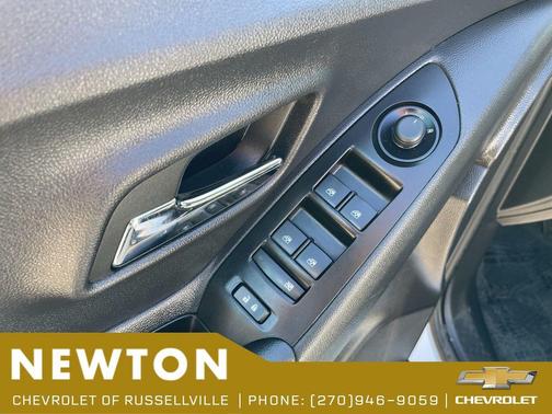 Summit White 2022 Chevrolet Trax LT