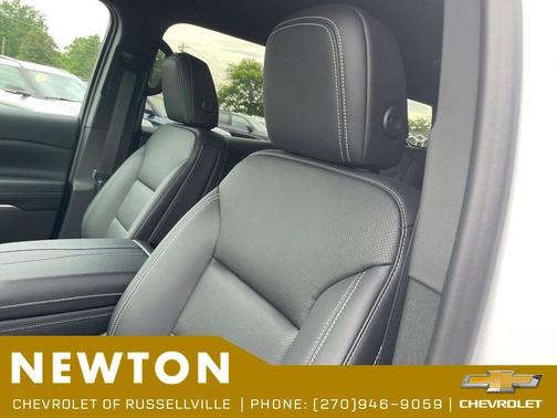 Summit White 2026 Chevrolet Traverse LT